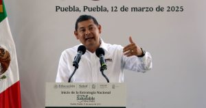 El Gobernador Alejandro Armenta estalla contra periodista por tuit; pide investigarlo.