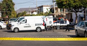 Sinaloa, es una constante incertidumbre. Al momento de escribir este texto me entero de que un comando ingresó a un centro de rehabilitación de drogas y asesinó a nueve residentes e hirió a media docena más.