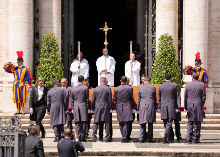 Ataúd Papa Francisco.