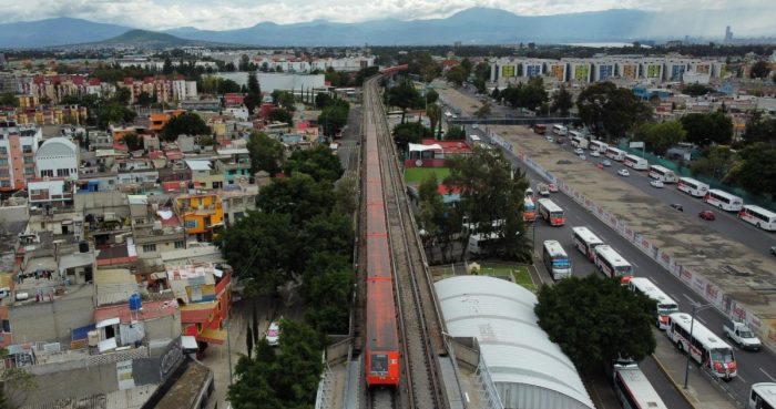PBI rescata en Pantitlán a niño de 12 años y su hermano de ocho meses.