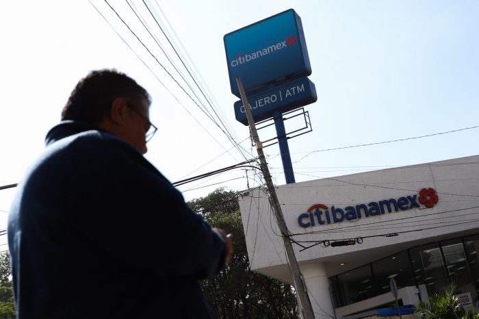 De acuerdo con el calendario oficial de la Comisión Nacional Bancaria y de Valores (CNBV), se establece que los días 17 y 18 de abril no se labora en las instituciones financieras, por lo que estarán disponibles hasta el lunes 21 de abril.