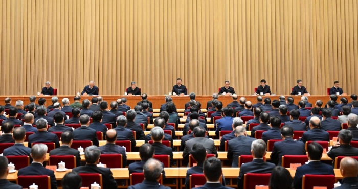 China eleva aranceles y aplica sanciones a EU.