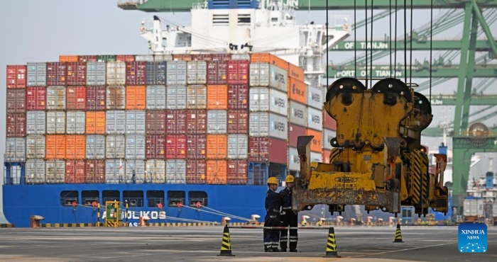 China eleva aranceles y aplica sanciones a EU.