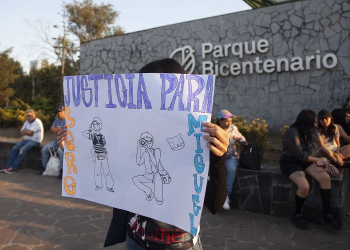 Fotógrafos y periodistas protestan en el Parque Bicentenario.