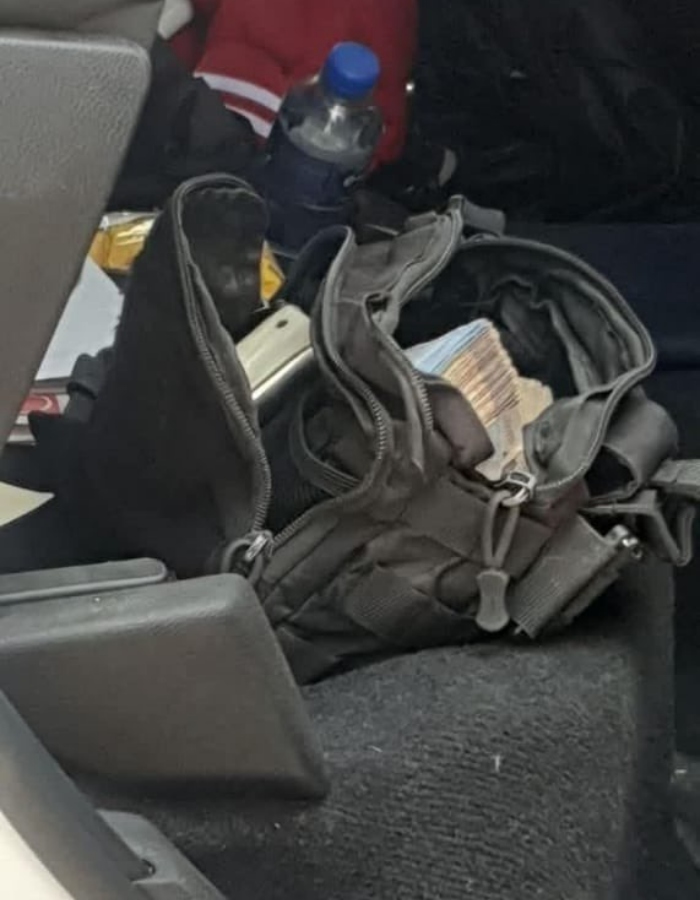 Detienen a delegado del IMSS con arma y 298 mil pesos.