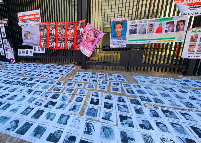 Familiares de personas desaparecidas se manifiestan frente al Senado de la República