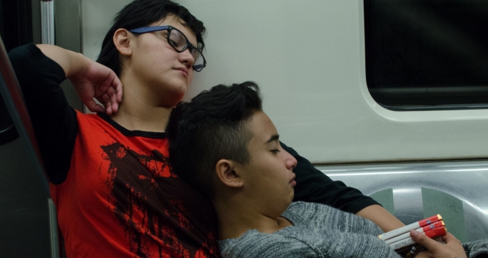 Cómo dormimos los latinoamericanos: la crisis del sueño en la era digital.