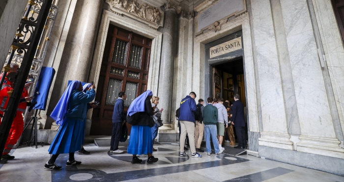 Miles de fieles se congregaron en la Basílica de Santa María la Mayor.