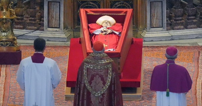 Miles despiden al Papa Francisco.