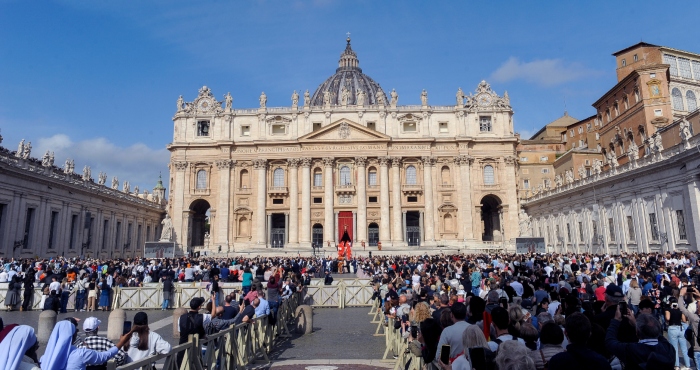 Miles despiden al Papa Francisco.