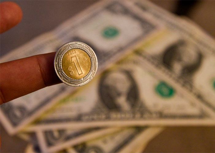 Peso se aprecia frente al dólar y Wall Street cierra con ganancias