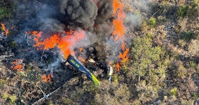 Un helicóptero con brigadistas se desploma en Coahuila; tripulación sale ilesa.