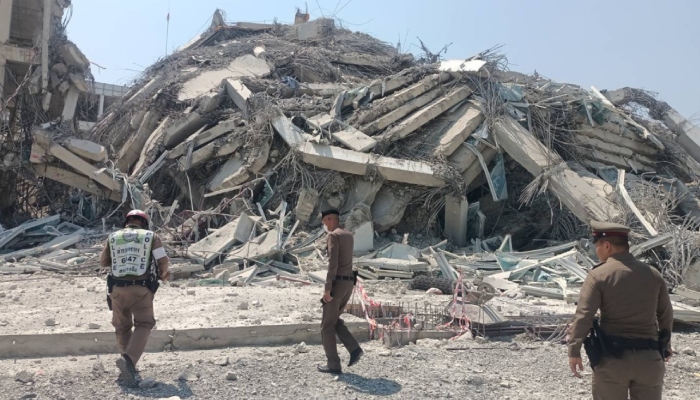 Miles murieron por el sismo en Birmania.