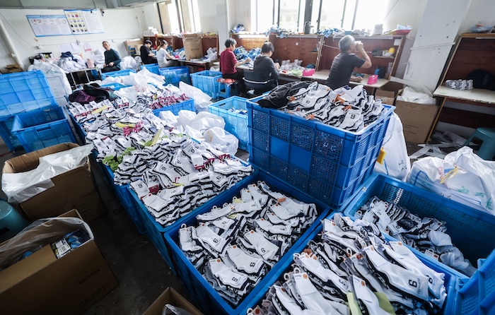 Una portavoz del Ministerio de Asuntos Exteriores chino publicó en X imágenes de 1953 de Mao Zedong prometiendo luchar hasta el final contra las fuerzas lideradas por Estados Unidos en la Guerra de Corea. “Somos chinos”, escribió.