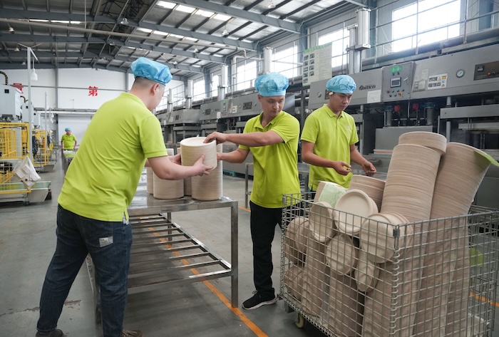 Una portavoz del Ministerio de Asuntos Exteriores chino publicó en X imágenes de 1953 de Mao Zedong prometiendo luchar hasta el final contra las fuerzas lideradas por Estados Unidos en la Guerra de Corea. “Somos chinos”, escribió.