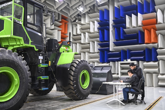 Una portavoz del Ministerio de Asuntos Exteriores chino publicó en X imágenes de 1953 de Mao Zedong prometiendo luchar hasta el final contra las fuerzas lideradas por Estados Unidos en la Guerra de Corea. “Somos chinos”, escribió.