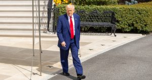 Y Trump cumplió su amenaza.