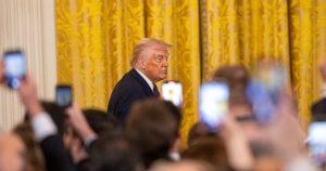 Washington dice que declaró la guerra a Harvard “por error”, y niega su propia carta.