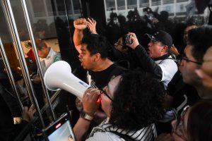 La irrupción obligó al Senado a trasladarse a una sede alterna.