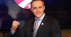En su primer periodo como Jefe Delegacional de Cuajimalpa, una posición a la que llegó luego de abandonar el PRD y ser recibido por el PRI, Adrián Rubalcava empleó recursos públicos para contratar a un empleado de Televisa que operaba una red, aparentemente sin conocimiento de la televisora, para atacar y amenazar a medios, periodistas y rivales políticos.