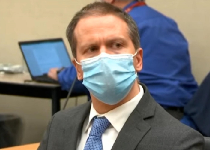 Allí donde brillaron las letras amarillas de "Black Lives Matter" en el asfalto, ahora vuelven a circular a toda velocidad todoterrenos por George Floyd.