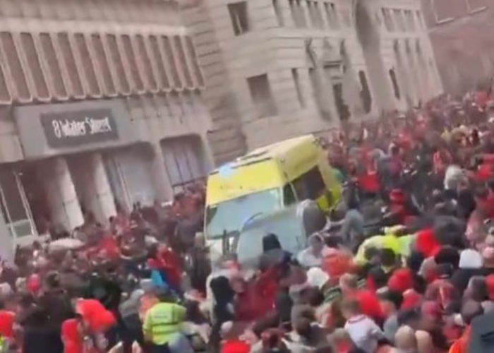 Al menos 27 personas tuvieron que ser trasladados a hospitales tras un atropello múltiple tras la victoria del equipo de fútbol Liverpool FC en la liga inglesa.