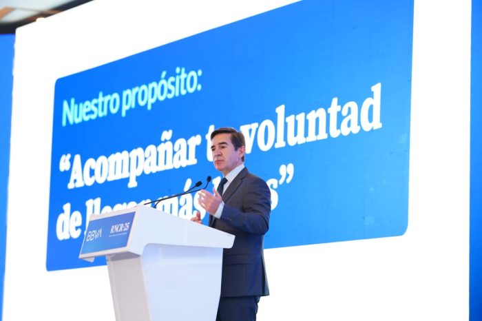 BBVA México anunció este martes la inversión histórica de 100 mil millones de pesos (mdp) en el país para los próximos seis años