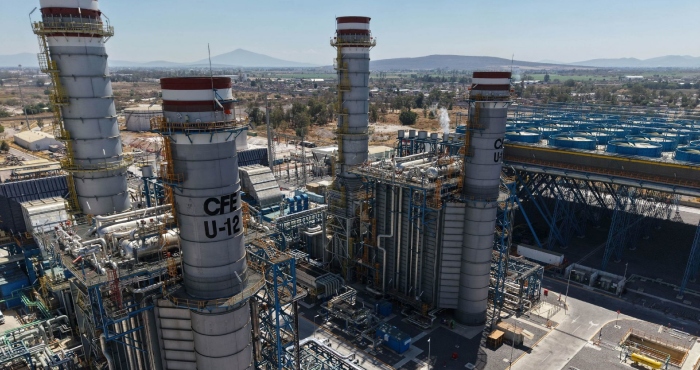 La CFE enfrenta pérdidas.