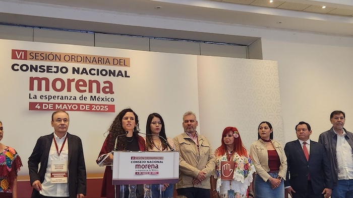 La Presidenta Claudia Sheinbaum Pardo alertó a la dirigencia de Morena sobre el riesgo de que caiga en el sectarismo y en el exceso de pragmatismo, lo que podría derivar en la transformación de Morena en un partido de Estado.