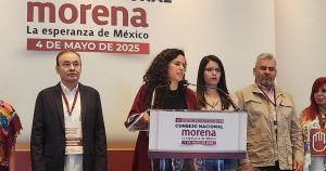 La Presidenta Claudia Sheinbaum Pardo alertó a la dirigencia de Morena sobre el riesgo de que caiga en el sectarismo y en el exceso de pragmatismo, lo que podría derivar en la transformación de Morena en un partido de Estado.
