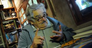 Mujica perteneció a la generación que vio caer el mito del Uruguay como “la Suiza de América Latina”, apodo que se le atribuía más por una relativa estabilidad democrática que por una prosperidad económica boyante.