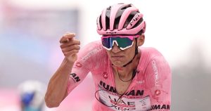 El mexicano Isaac del Toro pierde su ventaja en el Giro de Italia ante  Simon Yates. Foto: @giroditalia