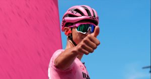 Isaac del Toro sube de nuevo al podio y conserva liderato del Giro de Italia