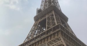 Por fortuna, no existen hechos ni datos duros que incuestionablemente deban ser tomados desde un único punto de vista; los hechos no son sino la perspectiva desde la que son mirados.