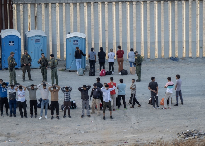 Pedro Torres, quien lleva viviendo, como muchos migrantes sin papeles, en el sur de California, no regresaría a México por los mil dólares que le ofrece Trump.