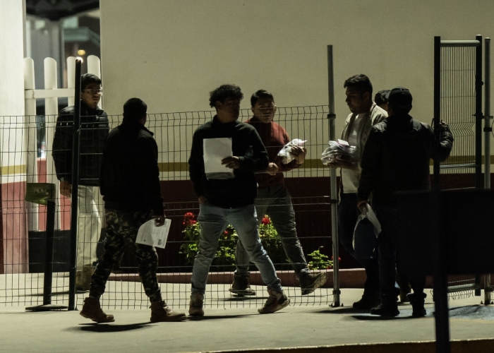 Pedro Torres, quien lleva viviendo, como muchos migrantes sin papeles, en el sur de California, no regresaría a México por los mil dólares que le ofrece Trump.