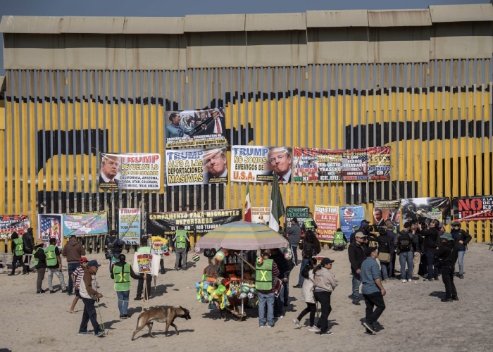 Pedro Torres, quien lleva viviendo, como muchos migrantes sin papeles, en el sur de California, no regresaría a México por los mil dólares que le ofrece Trump.