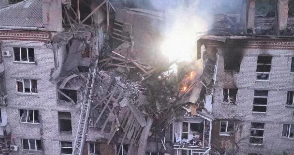 Rusia ataca a Ucrania y deja al menos 12 muertos y más de 50 heridos.