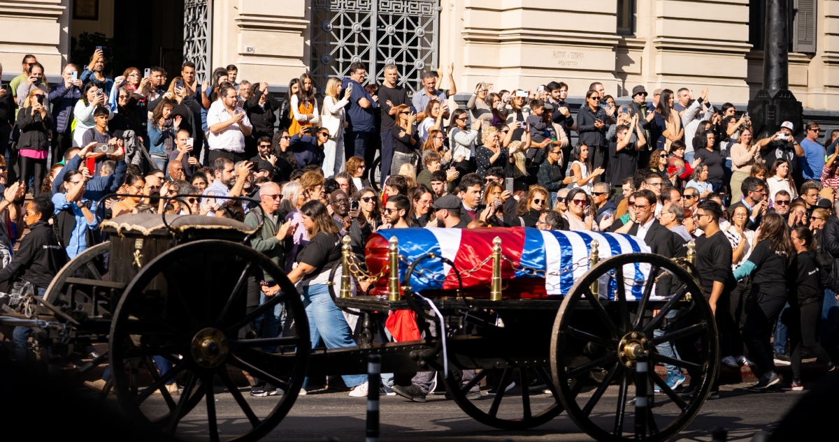 Cortejo fúnebre de José Mujica llega a Palacio Legislativo.