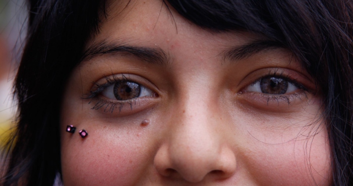 Evita complicaciones al nadar con tatuajes o piercings nuevos.