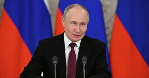 Putin falsifica la historia.