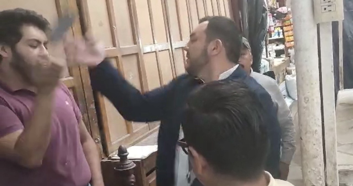 VIDEO: Alcaldesa de Guanajuato suspende a director jurídico por riña con comerciante.