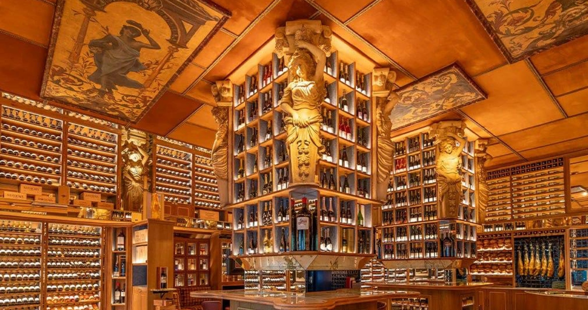 Captan a los Yunes en The Library.