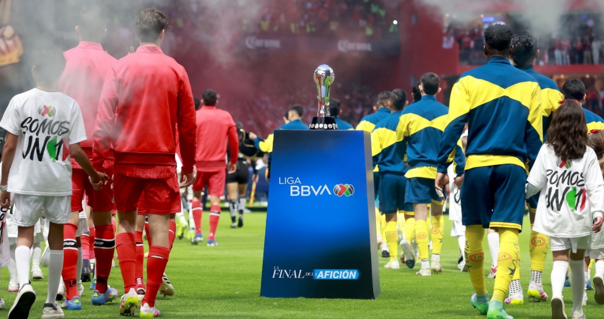 Con un 2-0 los Diablos Rojos del Toluca sometieron en el "Nemesio Diez" a las Águilas del América y enterraron las esperanzas del tetracampeonato azulcrema.