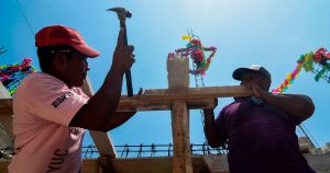 Los trabajadores de la Santa Cruz