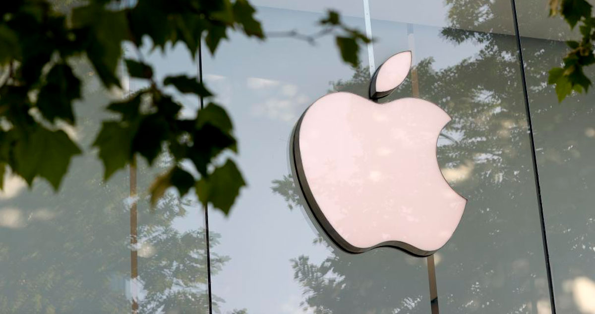 Trump se pelea con Tim Cook. Apple peligra