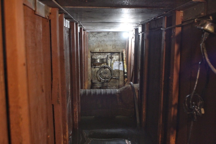 Un túnel por donde escapó "El Chapo" en Los Mochis, Sinaloa.