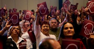 Unámonos, separando los negocios de la política