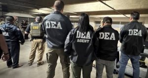 La DEA va contra los "guardianes" de los cárteles mexicanos.