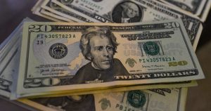 La Presidenta Claudia Sheinbaum Pardo anunció que México reembolsará, a través de la Tarjeta Finabien, el impuesto a las remesas enviadas en efectivo desde EU.